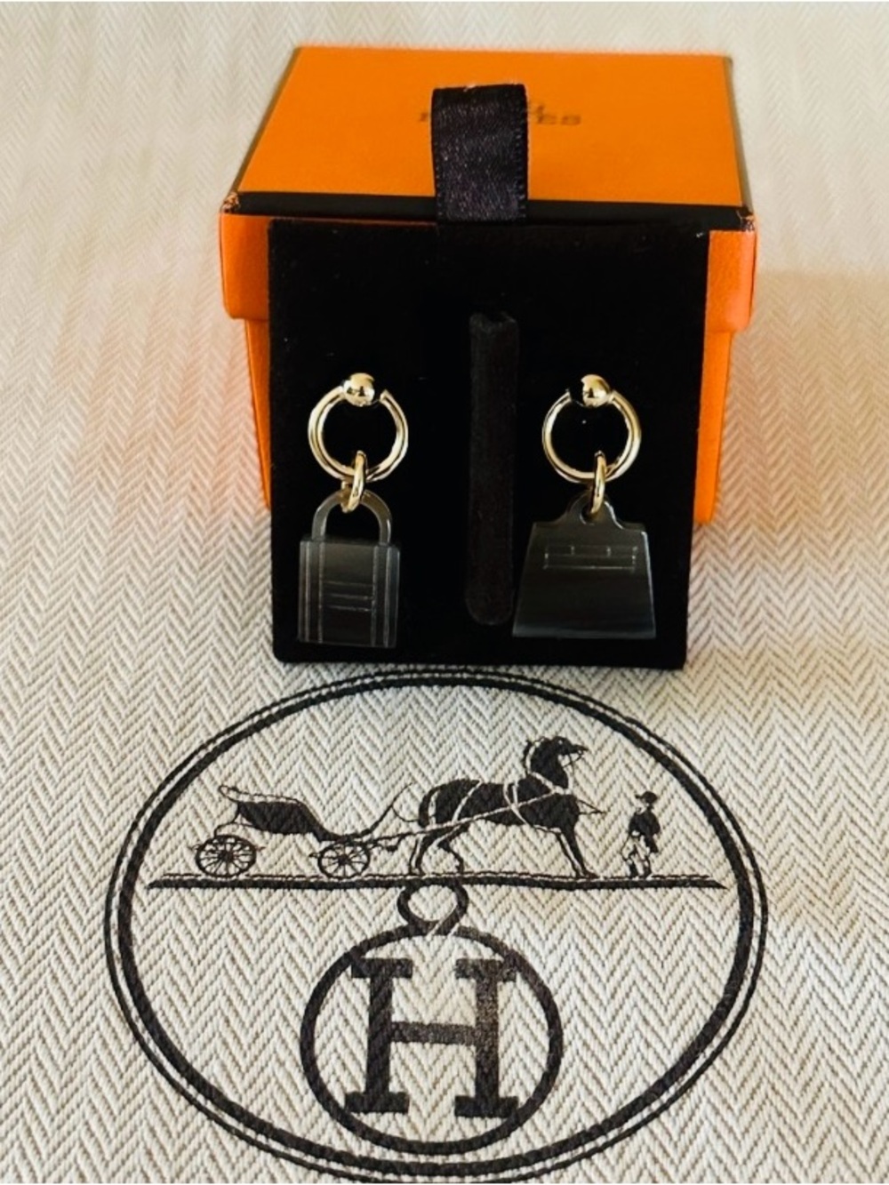 🛍️Hermès Authentic Limited Edition Amulet Maroquinier Kelly Cadena Earrings